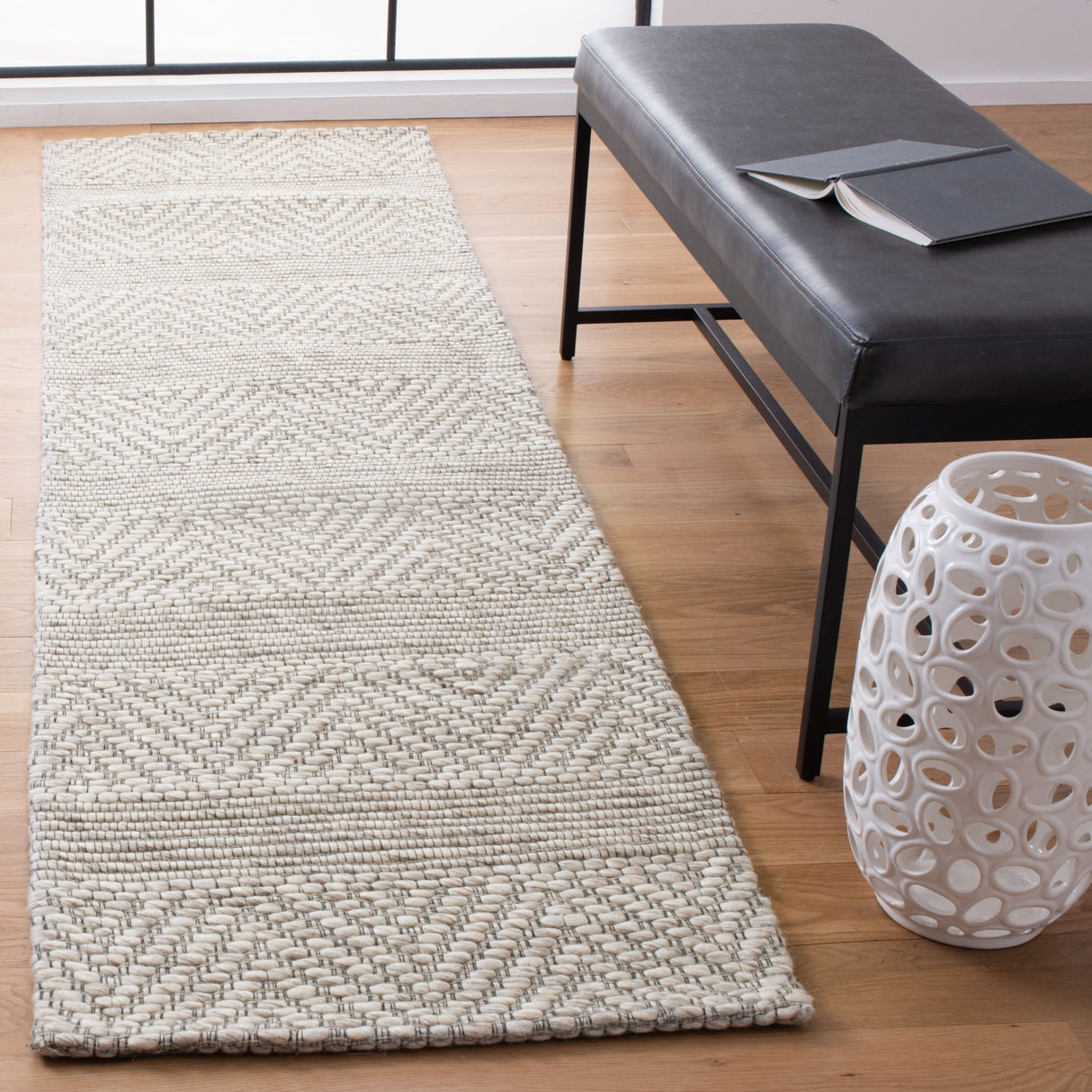 SAFAVIEH Marbella Berra Wool Rug