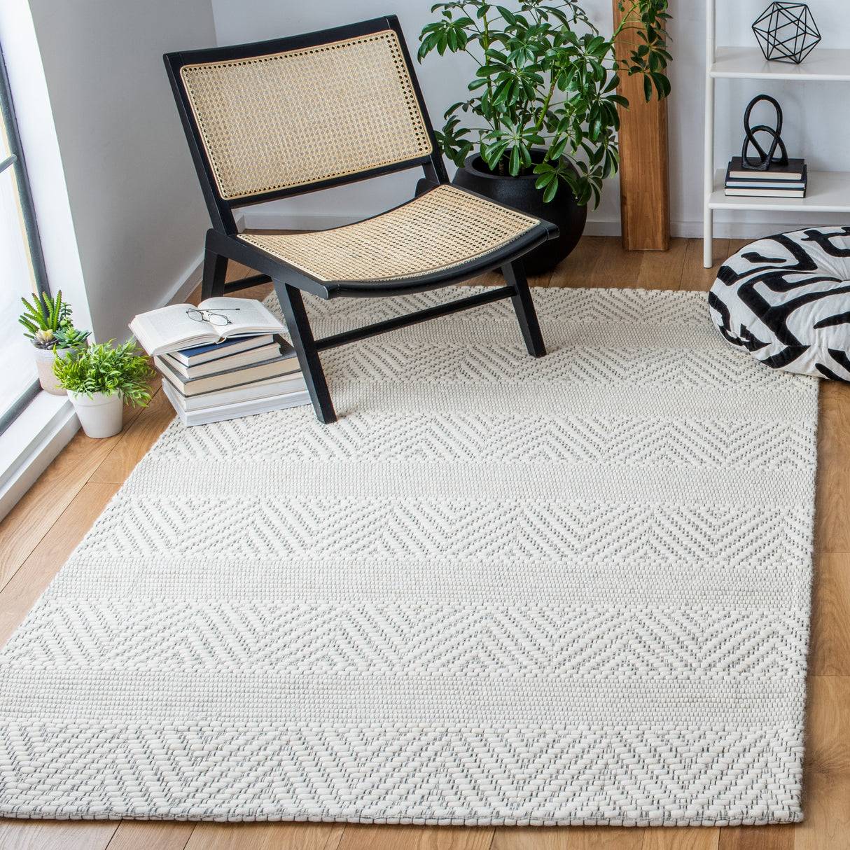 SAFAVIEH Marbella Berra Wool Rug