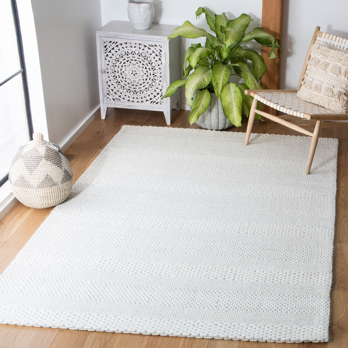 SAFAVIEH Marbella Kevser Wool Rug