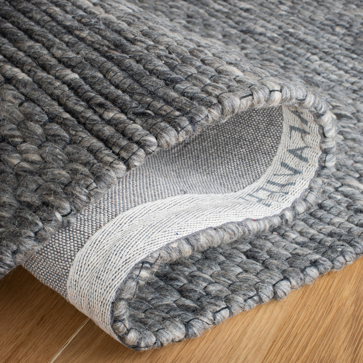 SAFAVIEH Marbella Kevser Wool Rug