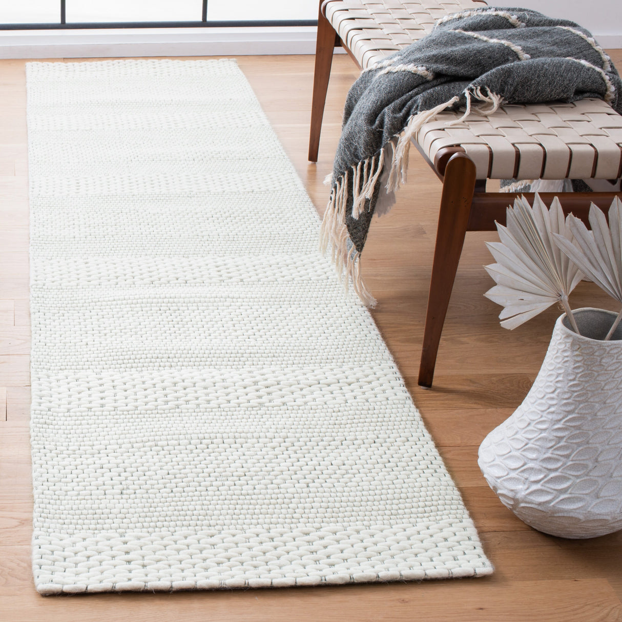 SAFAVIEH Marbella Kevser Wool Rug