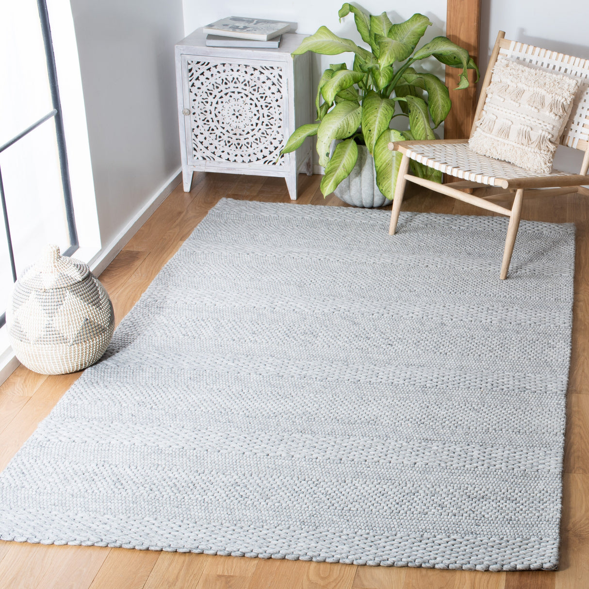 SAFAVIEH Marbella Kevser Wool Rug