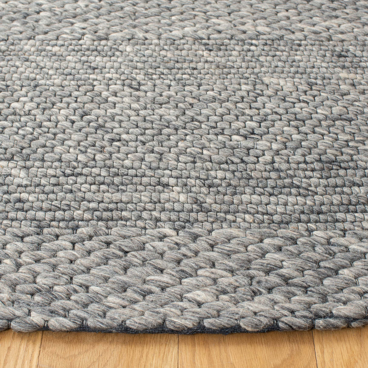 SAFAVIEH Marbella Kevser Wool Rug