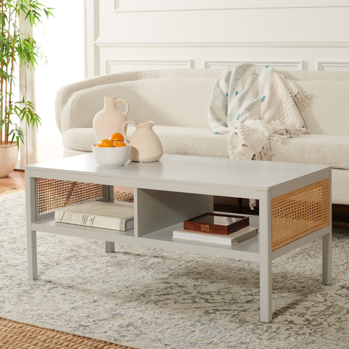 SAFAVIEH Marianna Coffee Table - 42" L x 22" D x 18" H - 42Wx22Dx18H