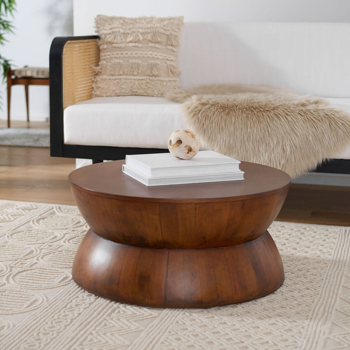 SAFAVIEH Mattye Modern Contemporary Round Coffee Table. - 30" W x 30" L x 14" H - 30Wx30Dx14H