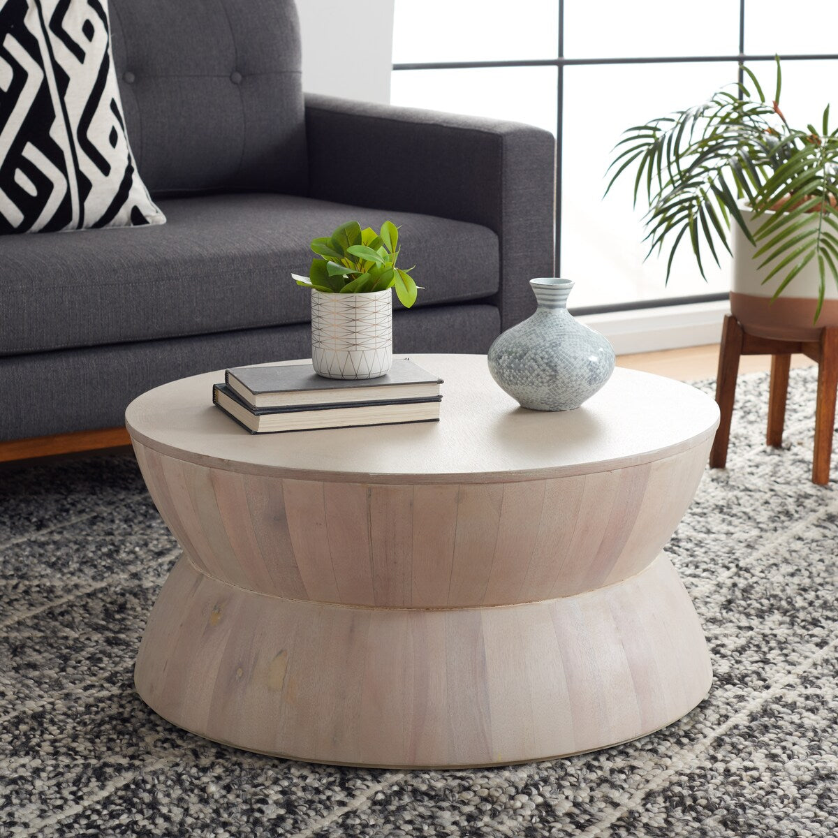 SAFAVIEH Mattye Modern Contemporary Round Coffee Table. - 30" W x 30" L x 14" H - 30Wx30Dx14H