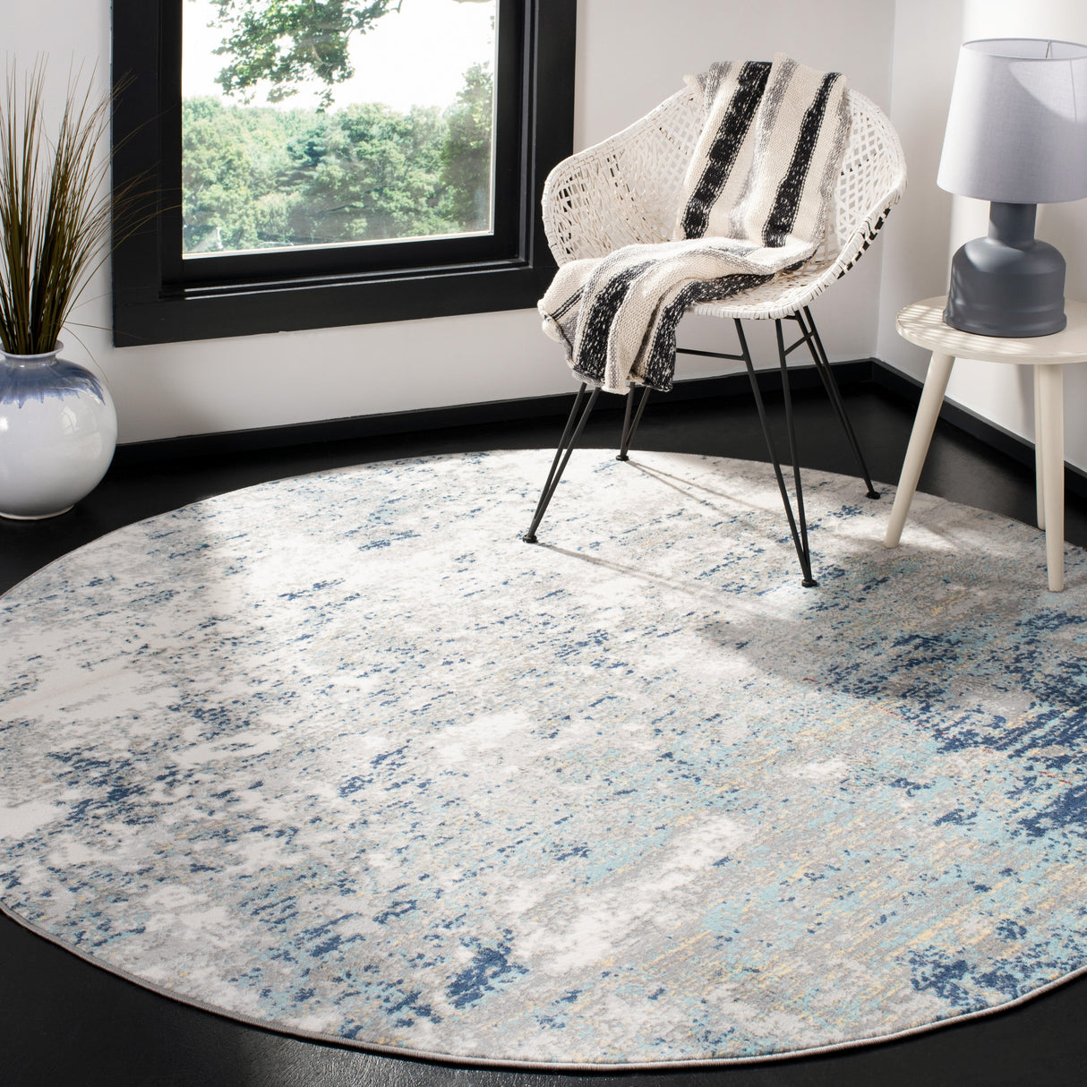 SAFAVIEH Modern Grety Abstract Area Rug