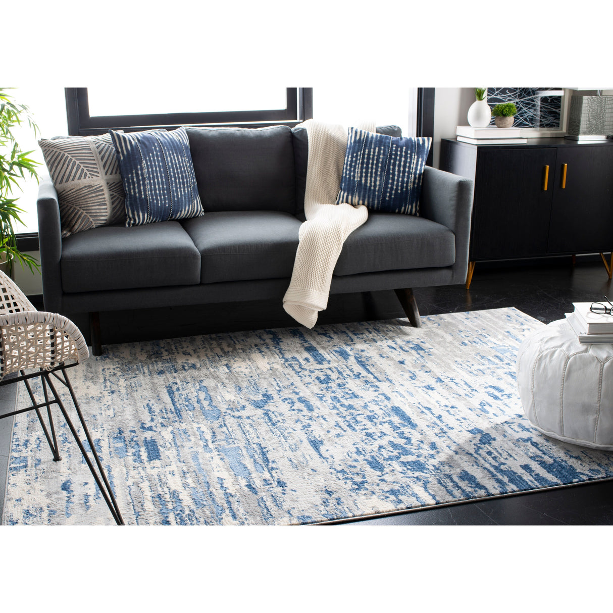 SAFAVIEH Modern Grety Abstract Area Rug