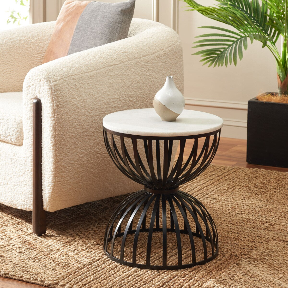 SAFAVIEH Mona Round Accent Table - 15" W x 15" D x 17" H - 15Wx15Dx17H