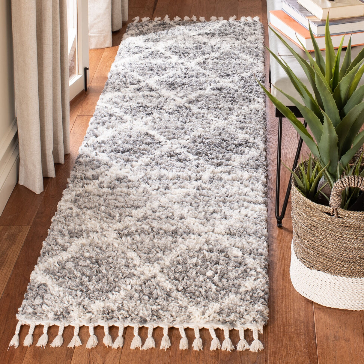 SAFAVIEH Montreal Shag Ceola 2-inch Thick Rug