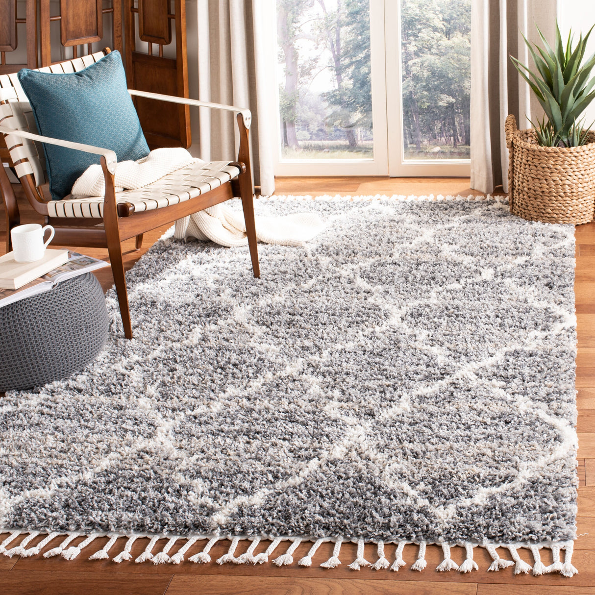 SAFAVIEH Montreal Shag Loyce 2-inch Thick Rug