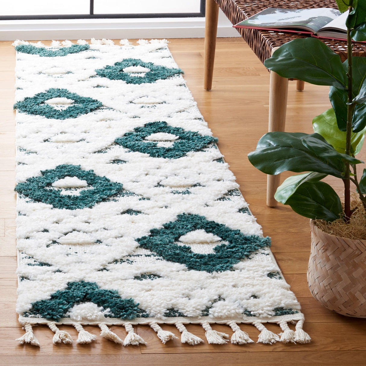 SAFAVIEH Moroccan Tassel Shag Delores 2-inch Thick Rug