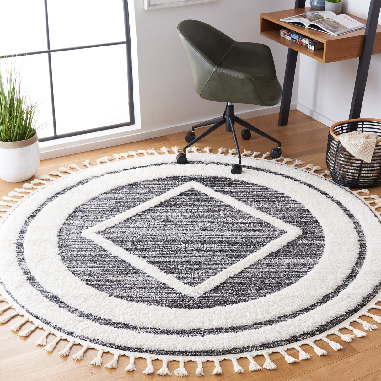 SAFAVIEH Moroccan Tassel Shag Lempi 2-inch Thick Rug