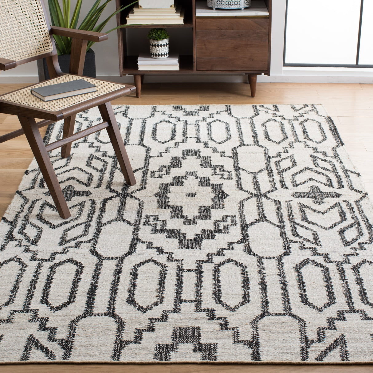 SAFAVIEH Natural Fiber Erla Boho Jute Rug