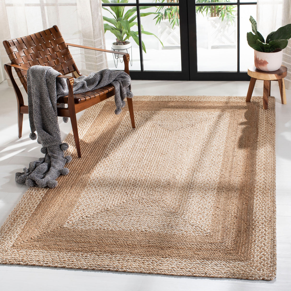 SAFAVIEH Natural Fiber Ethie Border Jute Rug