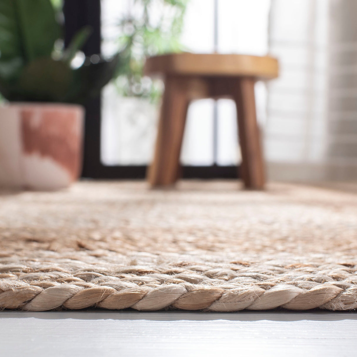 SAFAVIEH Natural Fiber Ethie Border Jute Rug