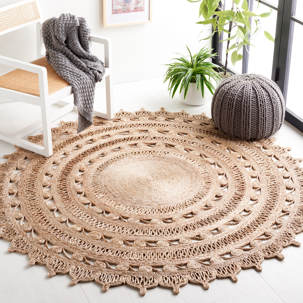 SAFAVIEH Natural Fiber Flonnie French Country Round Jute Rug