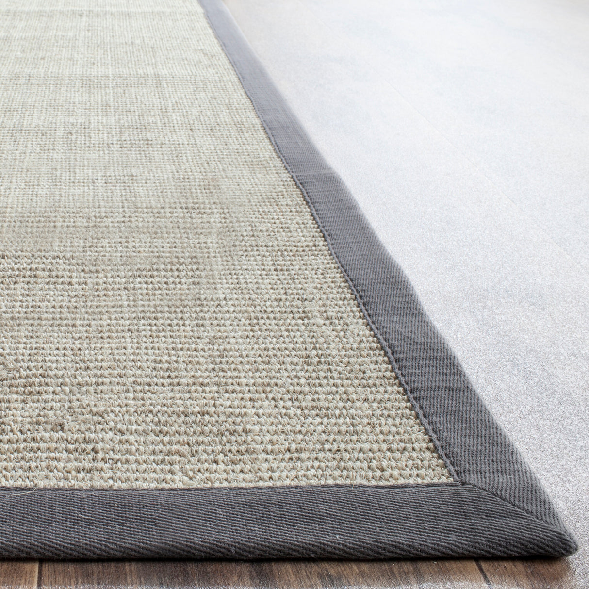 SAFAVIEH Natural Fiber Madelyn Border Sisal Rug