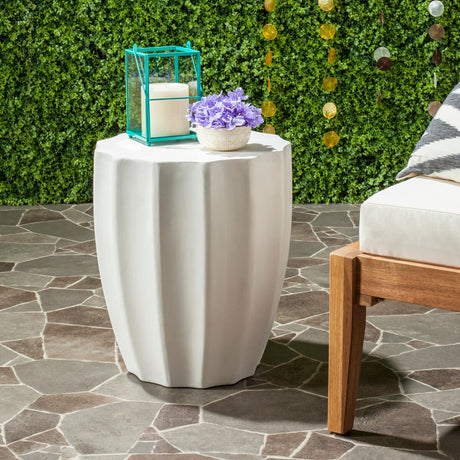 SAFAVIEH Nhuong Concrete Indoor/ Outdoor Accent Table - 15.3" x 15.3" x 17.7" - 15Wx15Dx18H