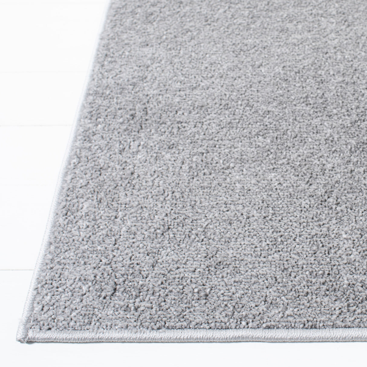 SAFAVIEH Nonskid Nguyet Solid Rug