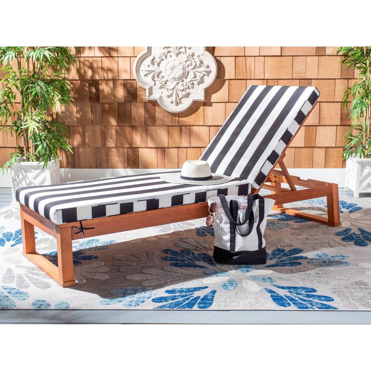 SAFAVIEH Outdoor Kaliyah Solid Wood Chaise Lounge Chair - 25Wx81Dx37H