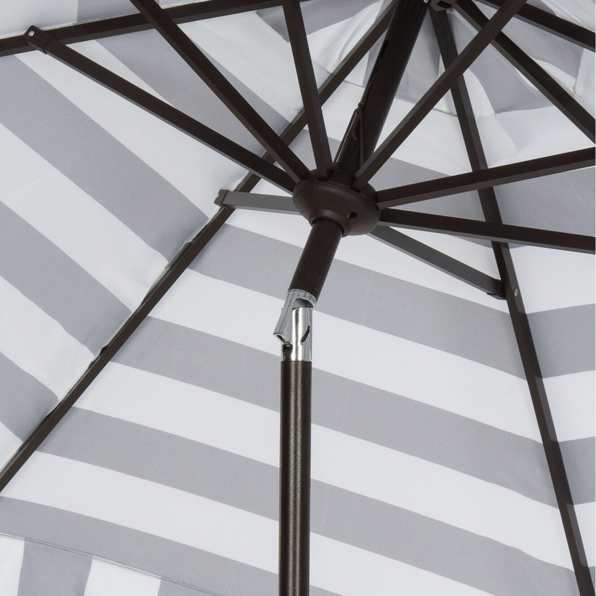 SAFAVIEH Outdoor Sidse Fashion Line 11Ft Round Umbrella