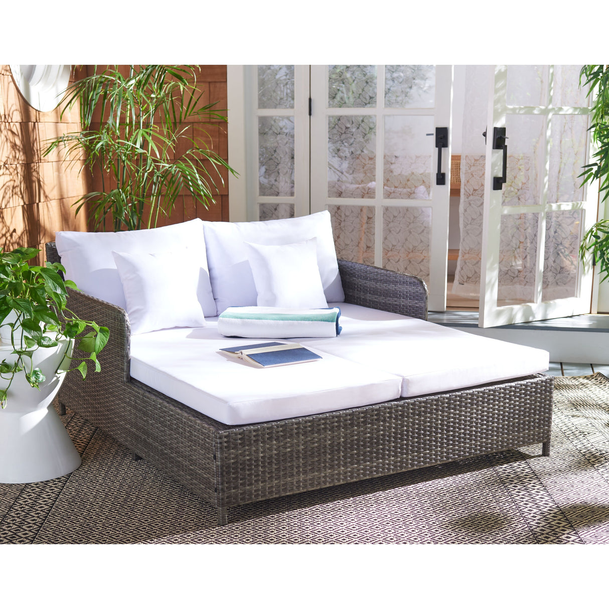 SAFAVIEH Outdoor Taniyah Wicker Daybed with Pillow & Cushions - 53W x 28D x 62H