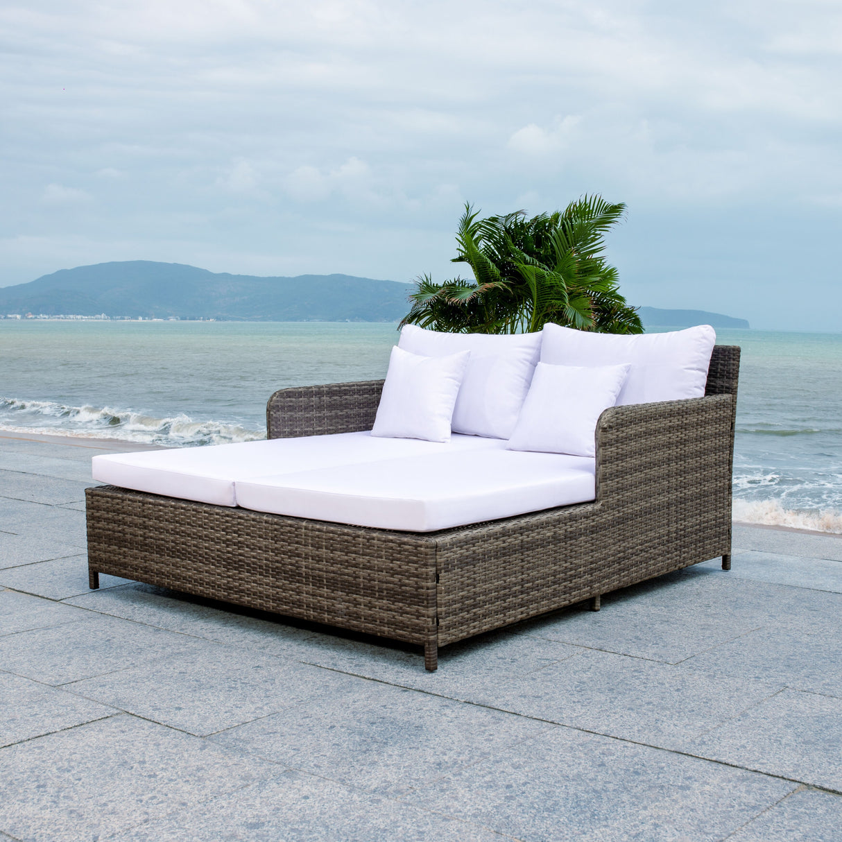 SAFAVIEH Outdoor Taniyah Wicker Daybed with Pillow & Cushions - 53W x 28D x 62H