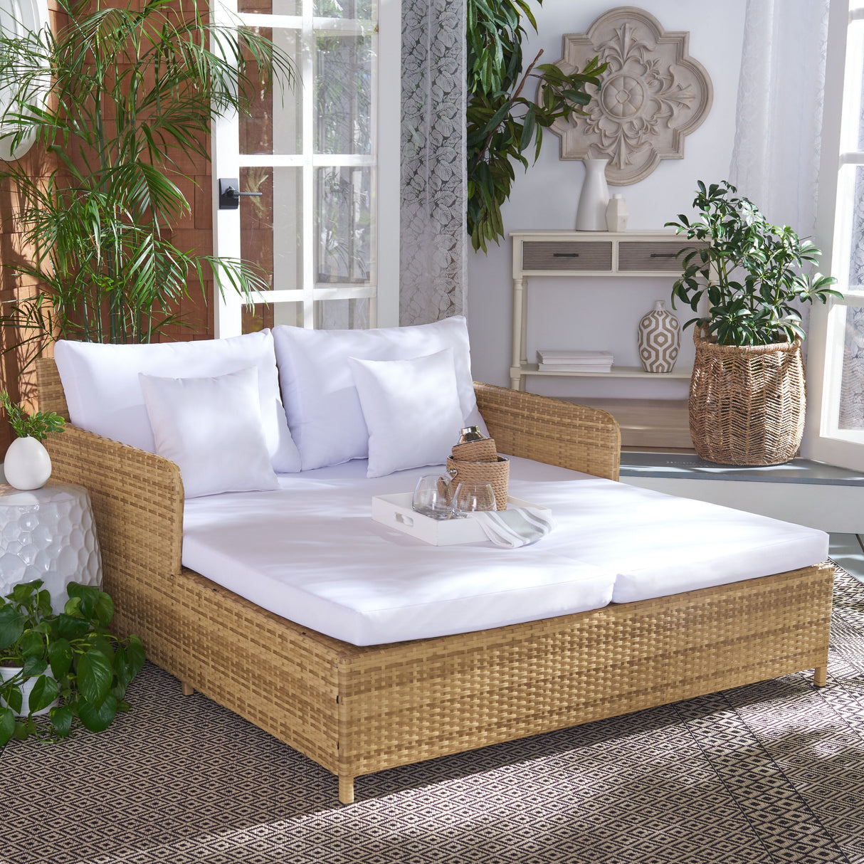 SAFAVIEH Outdoor Taniyah Wicker Daybed with Pillow & Cushions - 53W x 28D x 62H