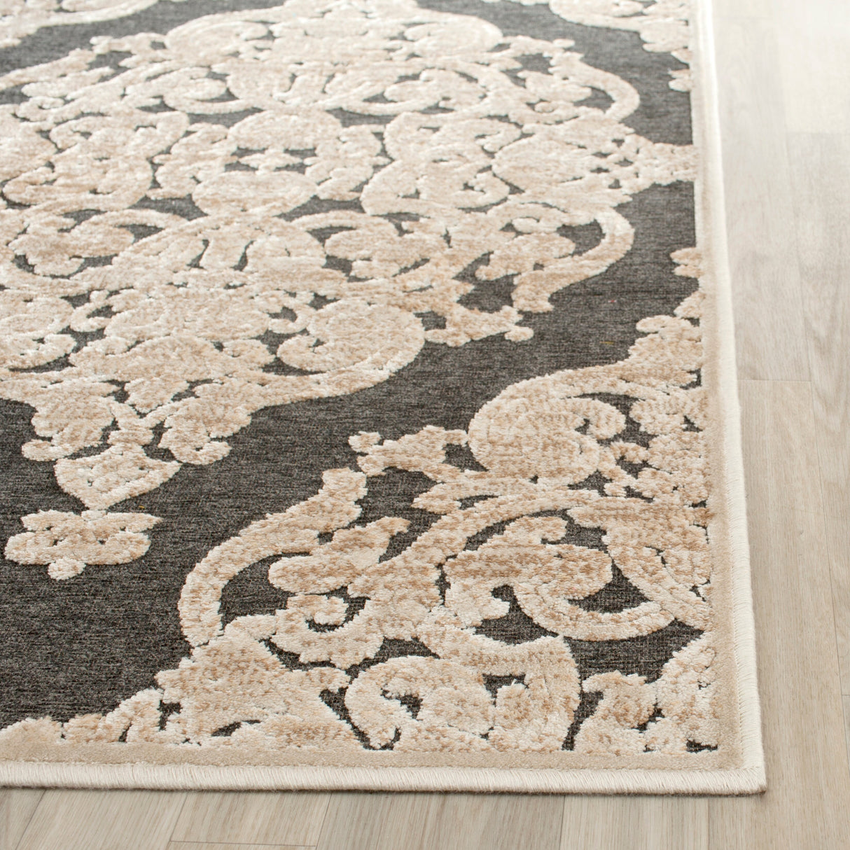 SAFAVIEH Paradise Agnela Modern Viscose Rug