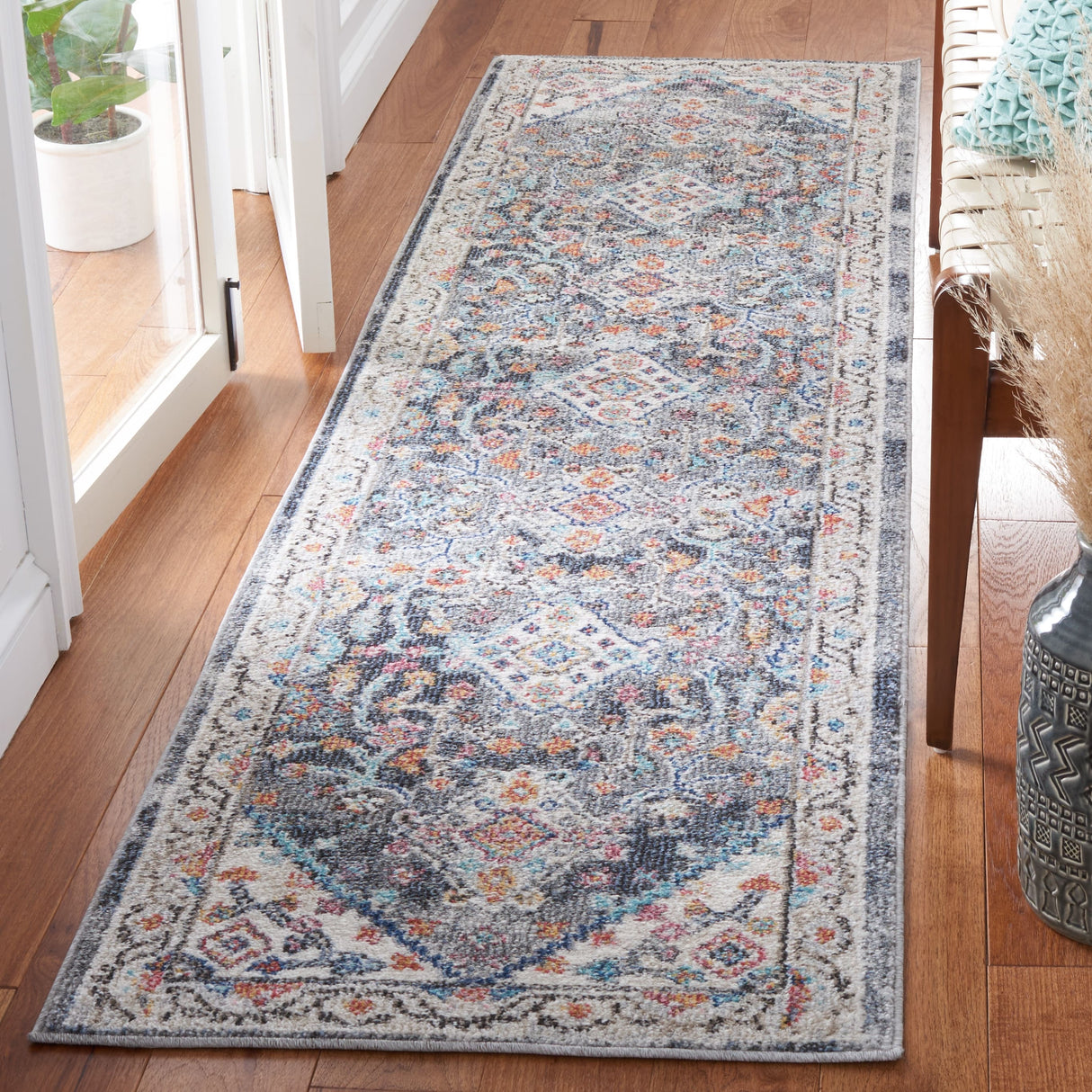 SAFAVIEH Phoenix Pennie Medallion Distressed Rug