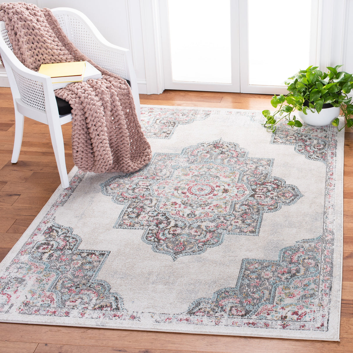 SAFAVIEH Phoenix Rosemary Medallion Distressed Rug