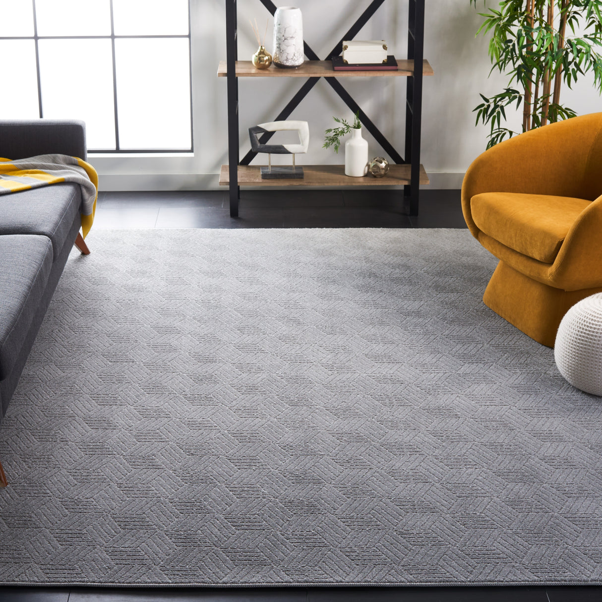 SAFAVIEH Plain and Solid Cathryn Geometric Rug