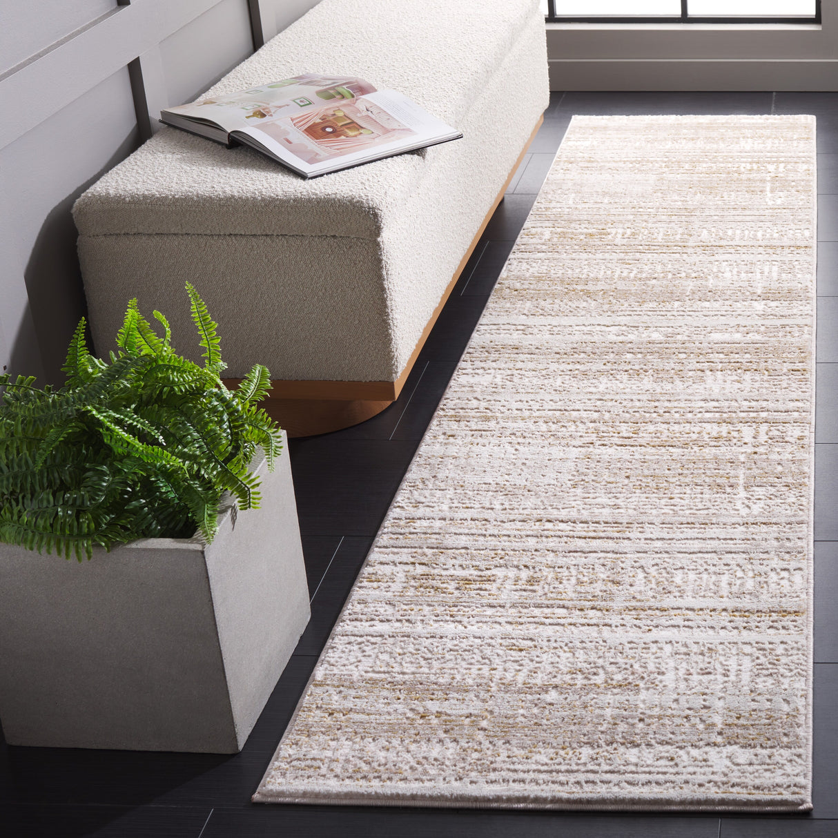 SAFAVIEH Prestige Mirtie Contemporary Rug