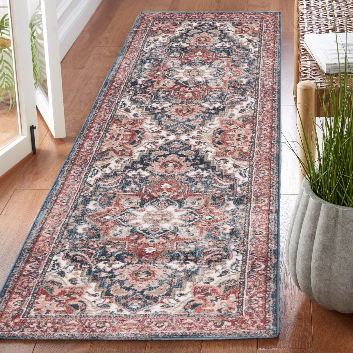 SAFAVIEH Rosewood Bethel Traditional Oriental Rug