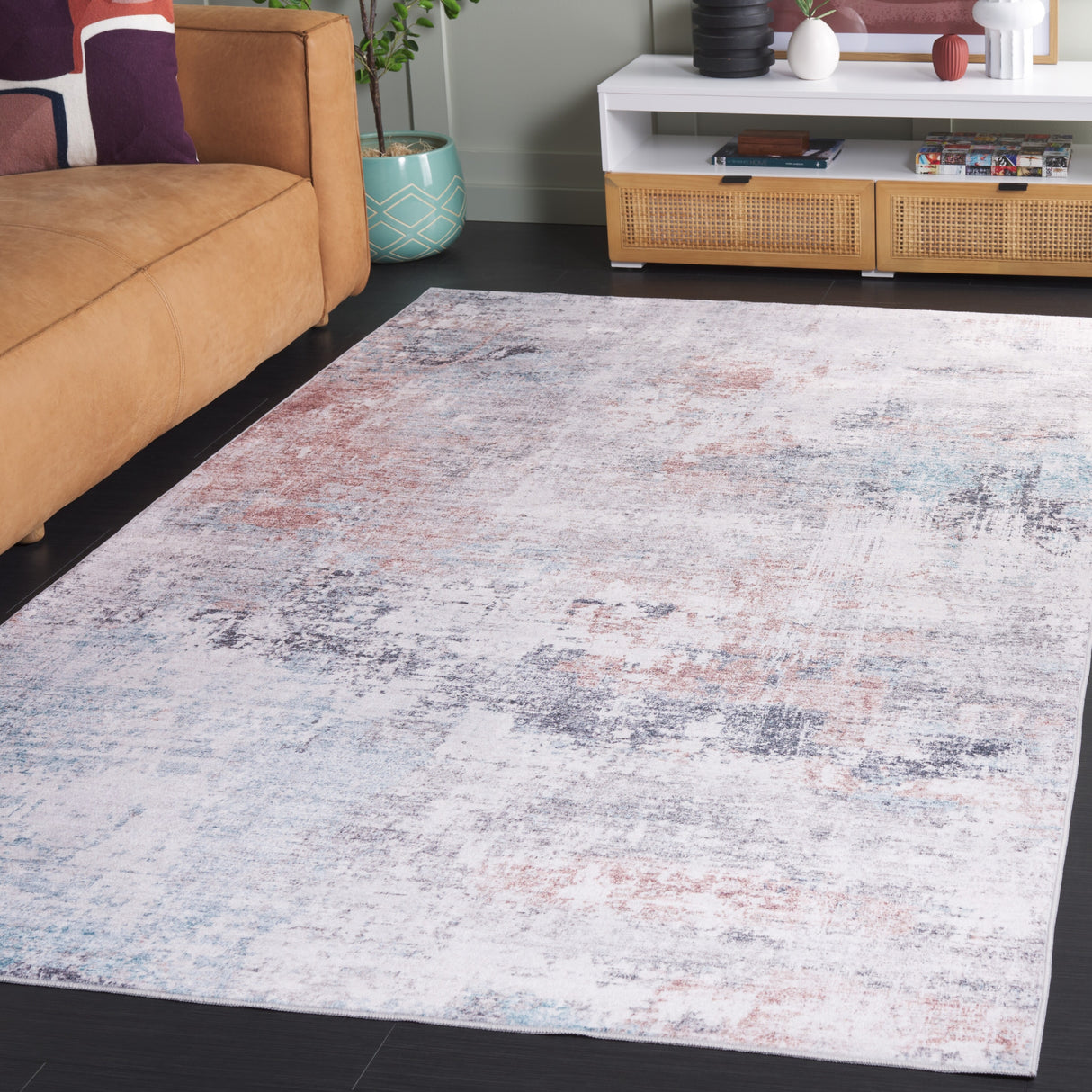 SAFAVIEH Santa Monica Lollie Modern & Contemporary Rug