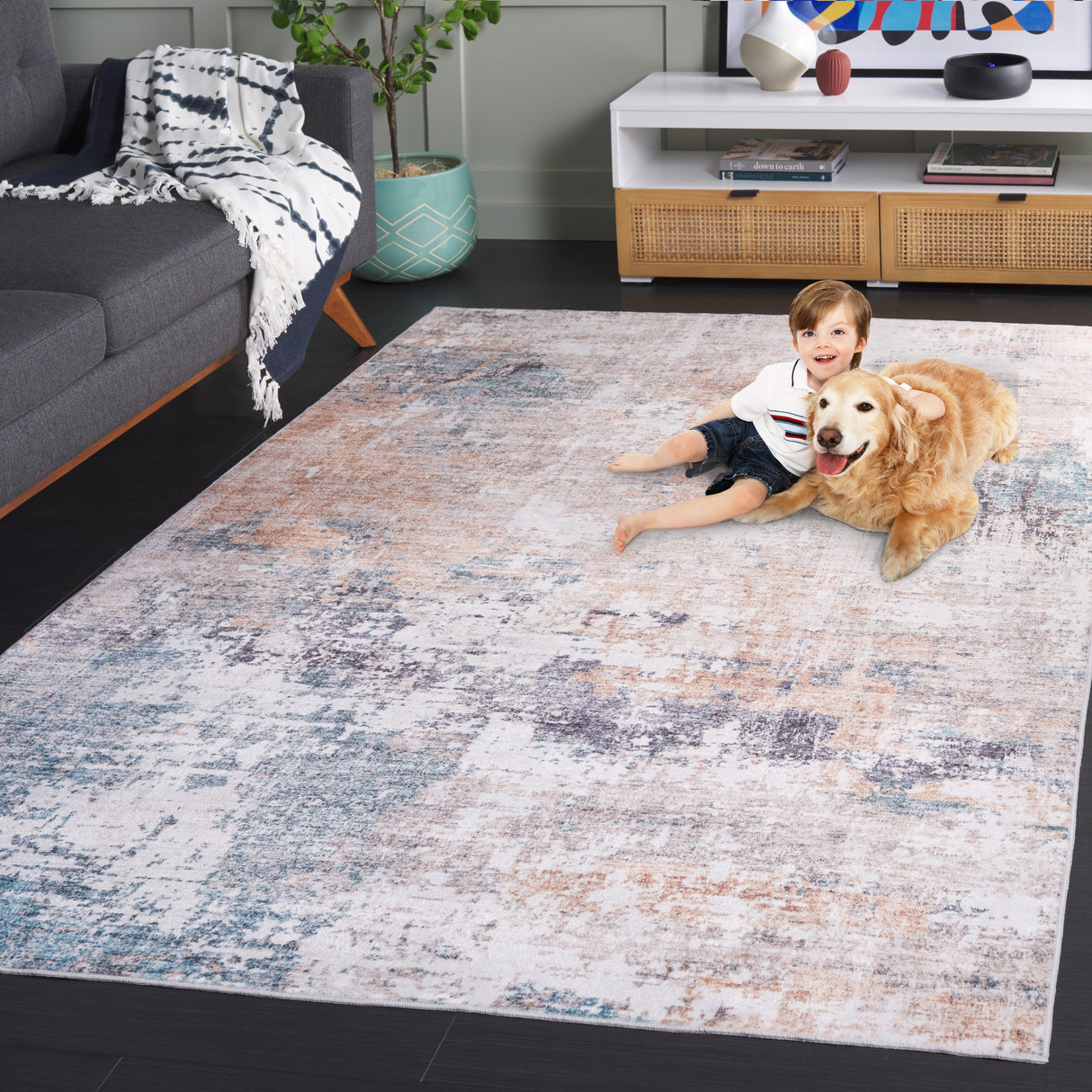 SAFAVIEH Santa Monica Lollie Modern & Contemporary Rug