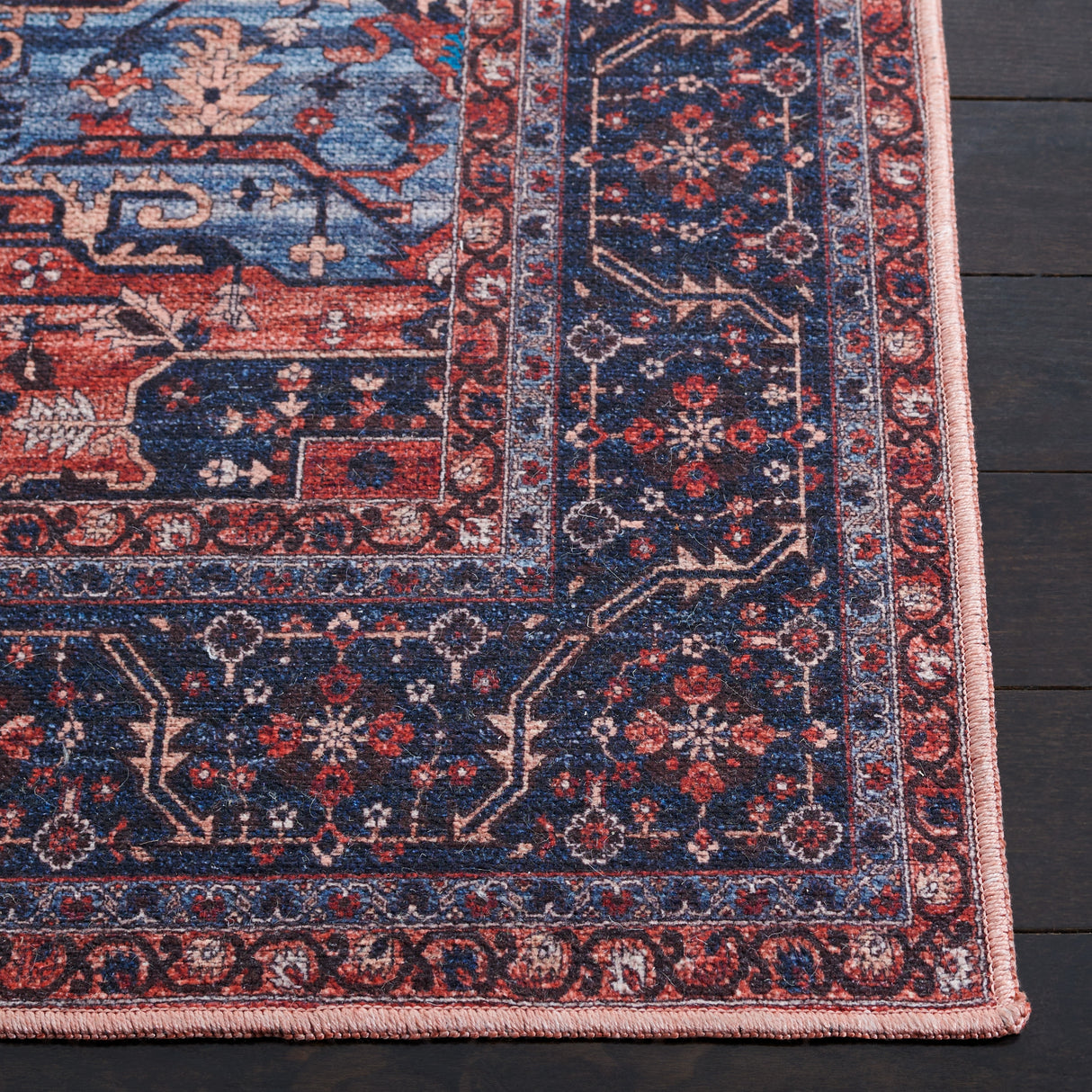 SAFAVIEH Serapi Machine Washable Minda Medallion Distressed Rug