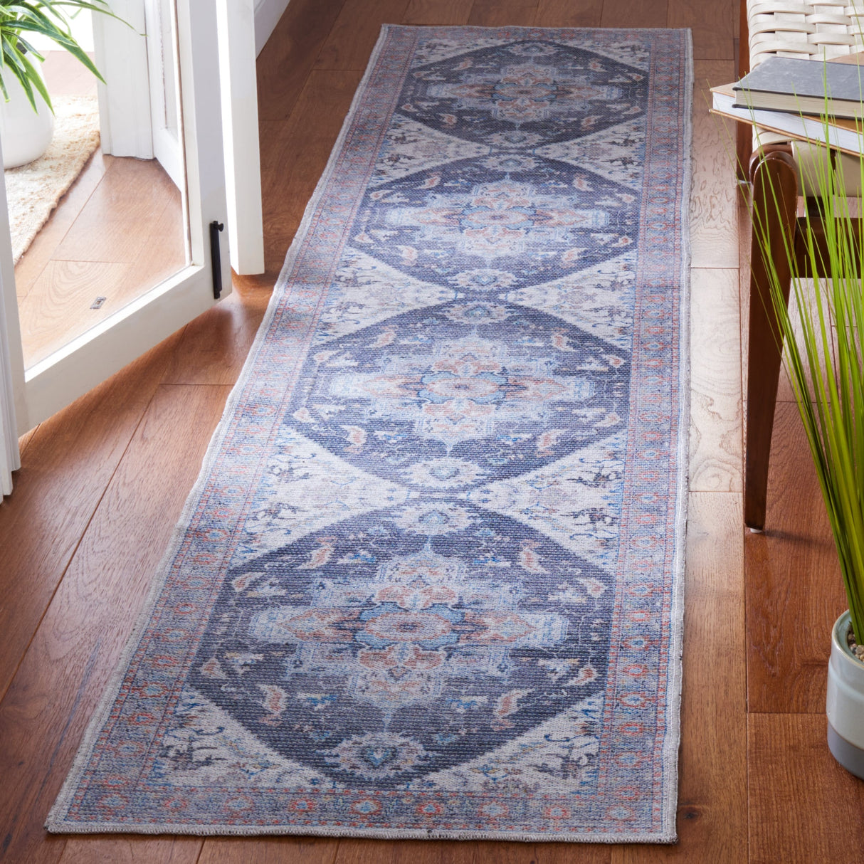 SAFAVIEH Serapi Machine Washable Nonie Boho Medallion Rug