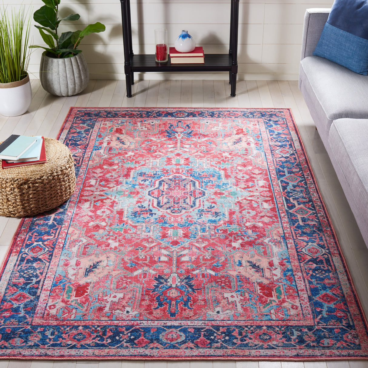 SAFAVIEH Serapi Machine Washable Sabina Medallion Distressed Rug