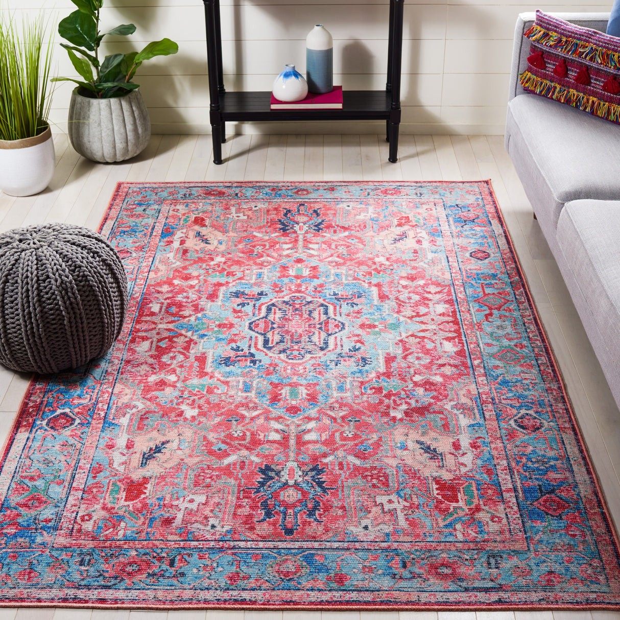 SAFAVIEH Serapi Machine Washable Sabina Medallion Distressed Rug