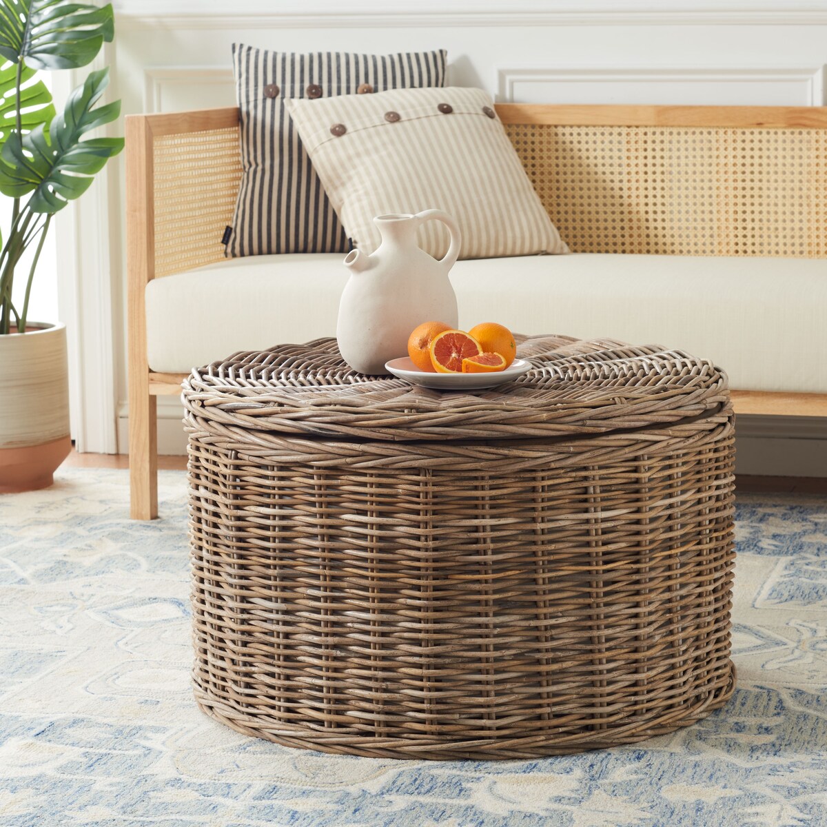 SAFAVIEH Shafika Wicker Storage Coffee Table - 28.5" x 28.5" x 17" - 29Wx29Dx17H