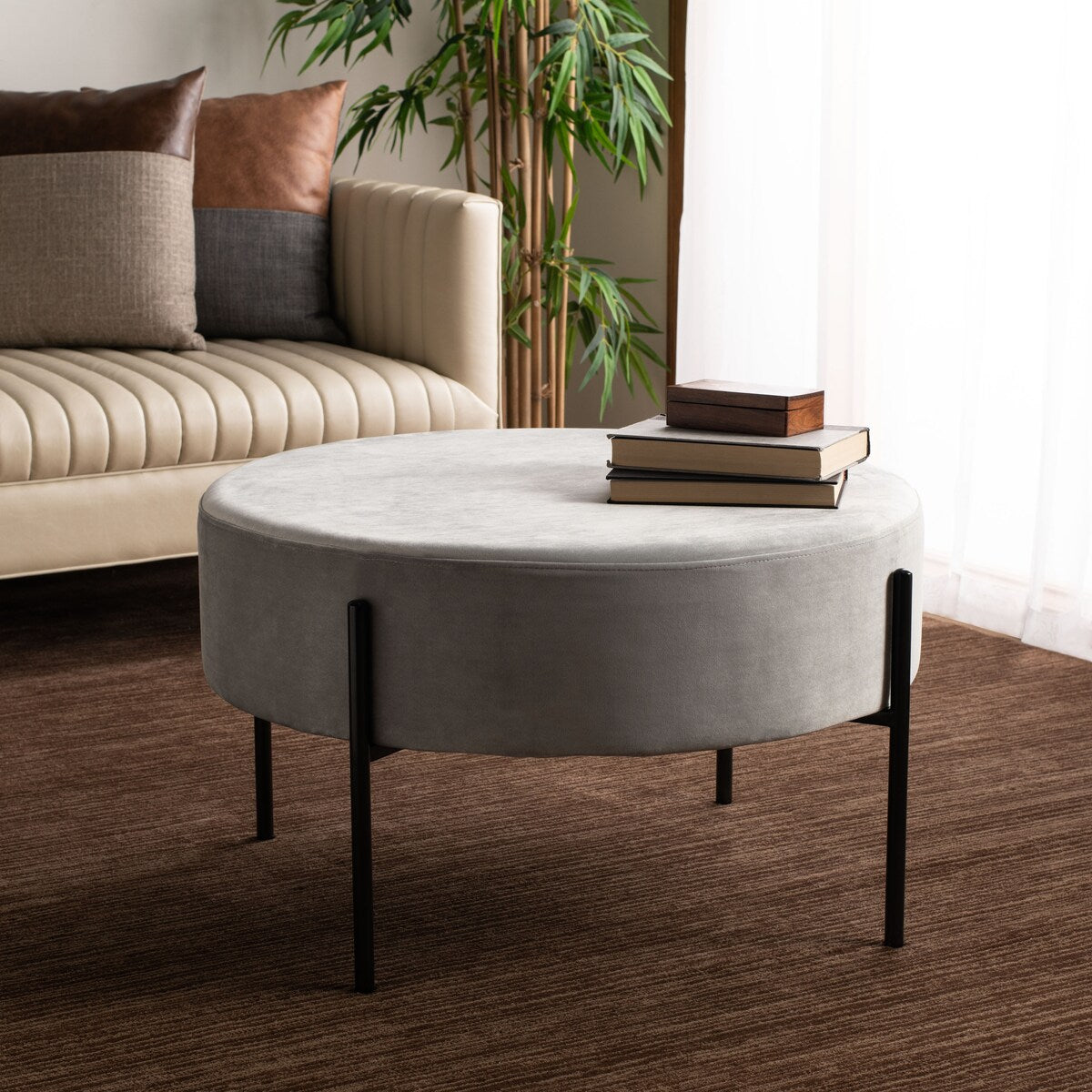 SAFAVIEH Shianne Round Velvet Cocktail Ottoman