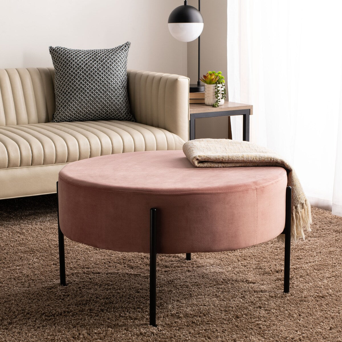 SAFAVIEH Shianne Round Velvet Cocktail Ottoman