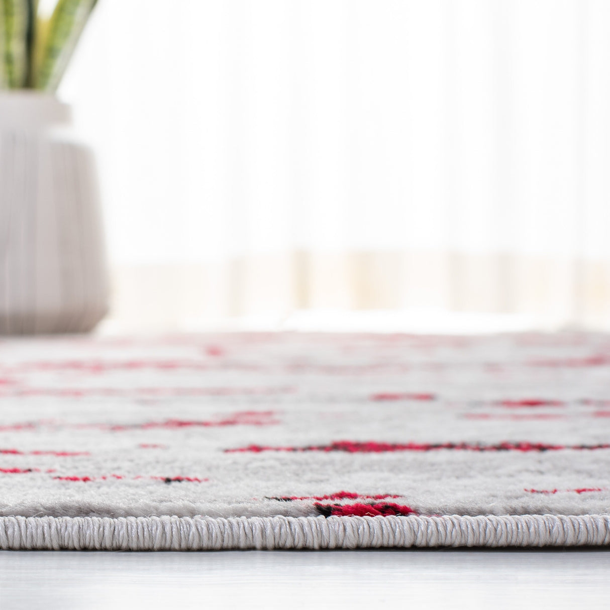 SAFAVIEH Skyler Leitha Modern Rug