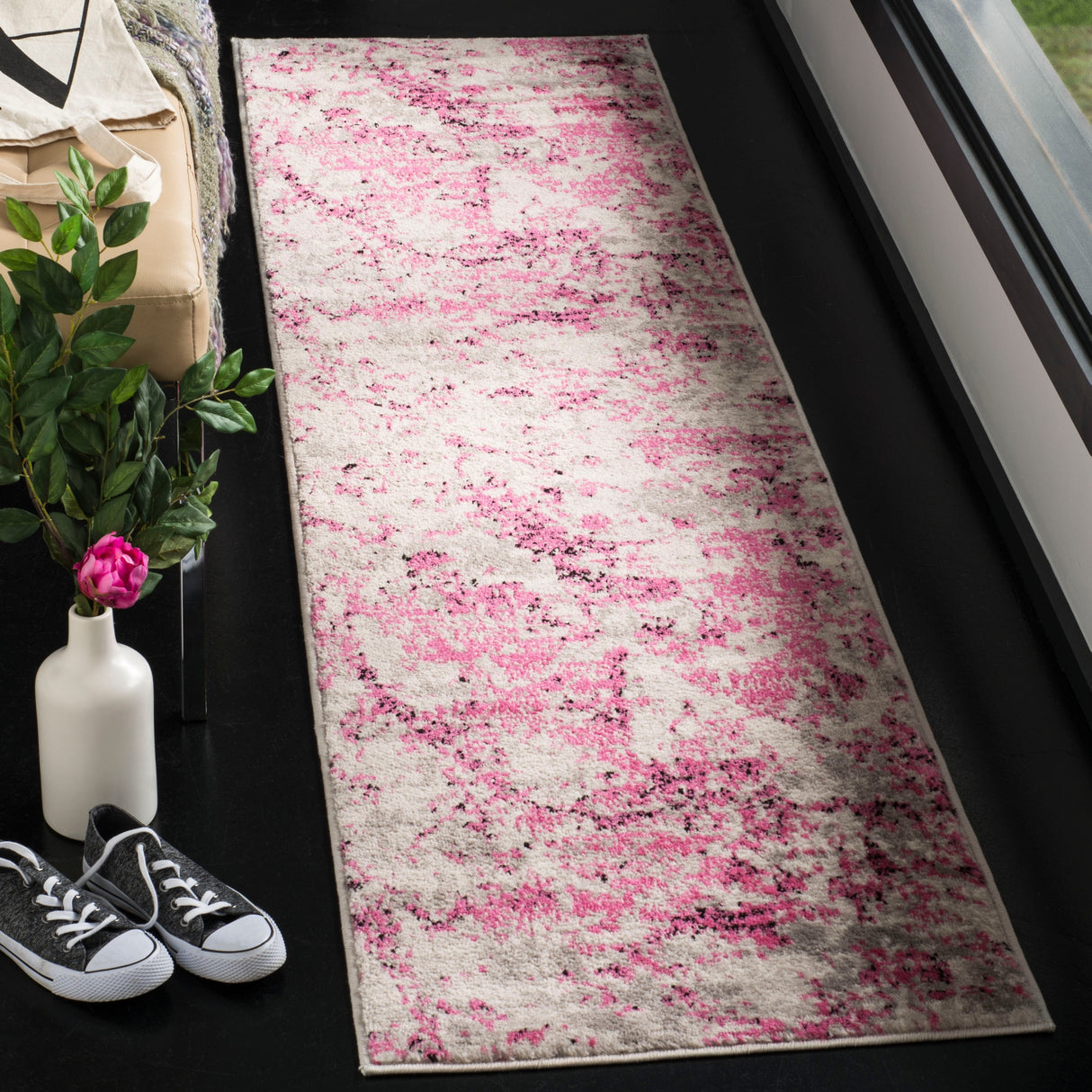 SAFAVIEH Skyler Leitha Modern Rug