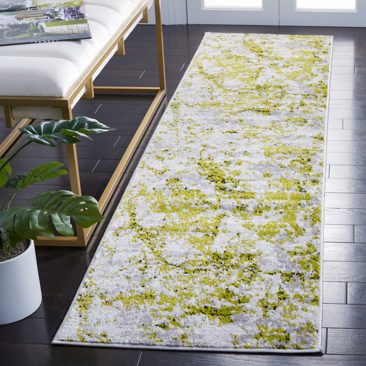 SAFAVIEH Skyler Leitha Modern Rug