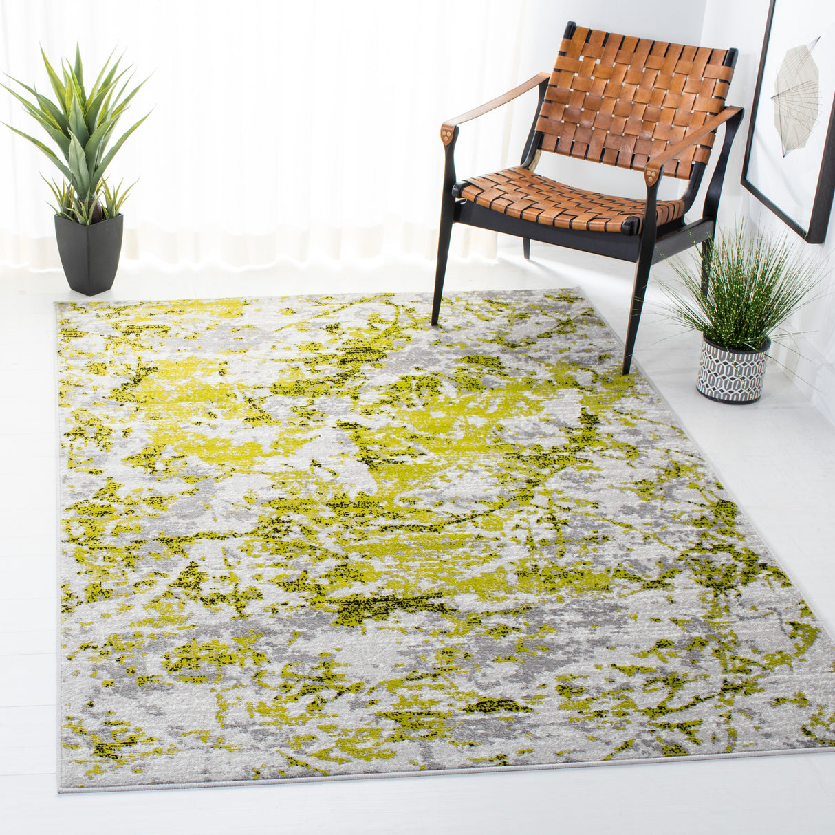 SAFAVIEH Skyler Leitha Modern Rug