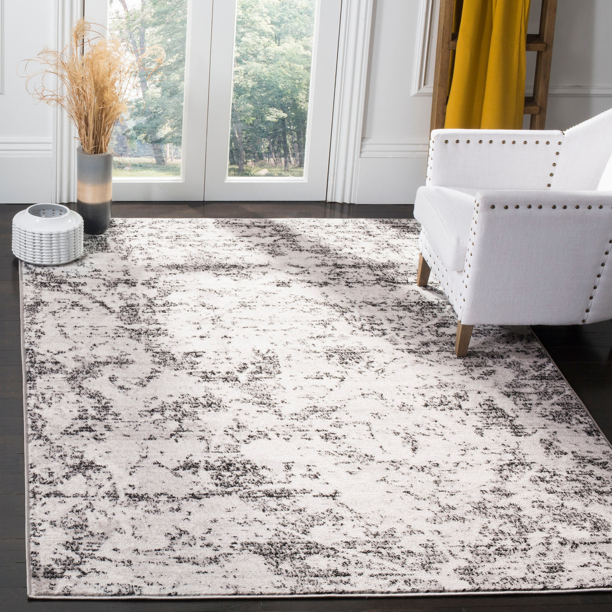 SAFAVIEH Skyler Leitha Modern Rug