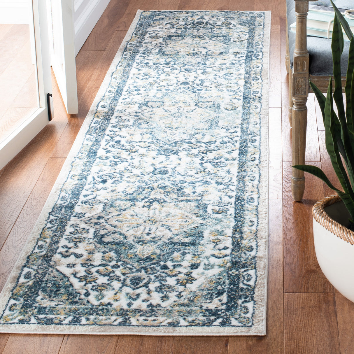 SAFAVIEH Skyler Souzan Oriental Medallion Rug